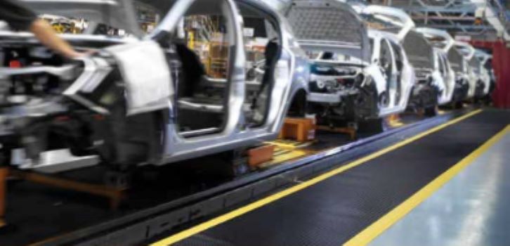 ErgoDeck by Wearwell being used in the Automotive Manufacturing Industry