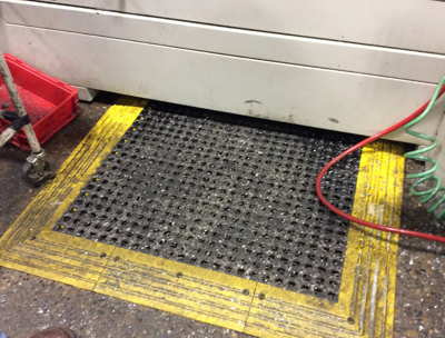 Gritted, drainage mat allows for less slipping hazards in wet or oily environments.